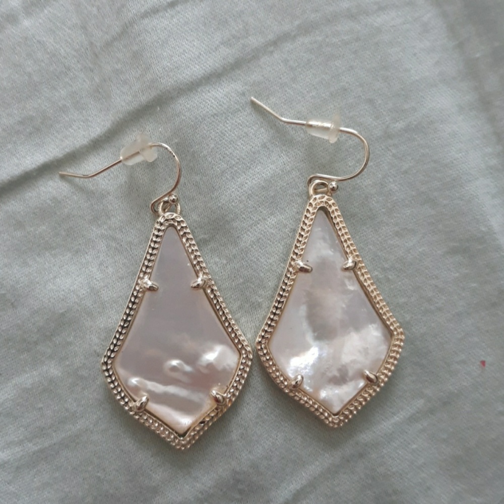 Kendra Scott earrings EUC